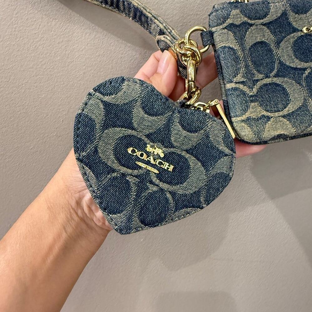 New‼️Coach Wristlet And Heart Pouch Cotton Denim CFO64 Gold/Denim - Picture 2 of 5